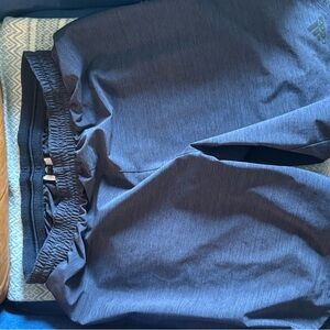 Addias Shorts Men Large